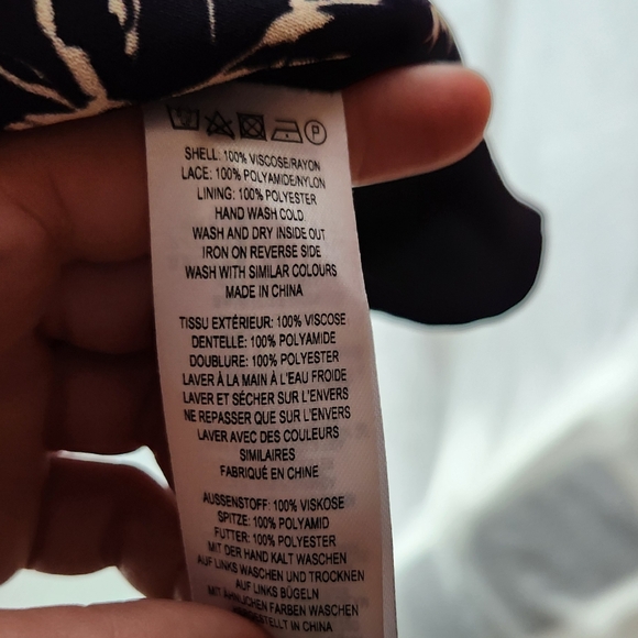 Beautiful knee length dress from French Connection - Picture 5 of 10